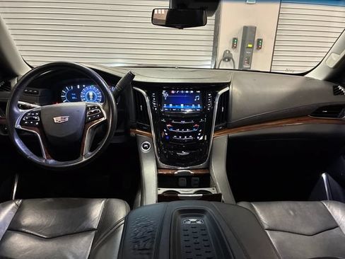 Used 2017 Cadillac Escalade Premium Luxury AWD/4WD image 12