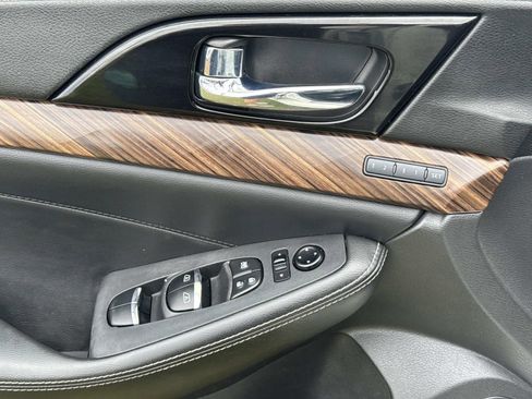 Used 2016 Nissan Maxima Platinum FWD image 18