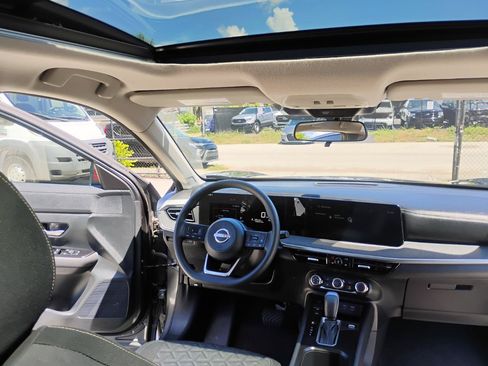 Used 2025 Nissan Kicks SV w/ SV Premium Package FWD image 21