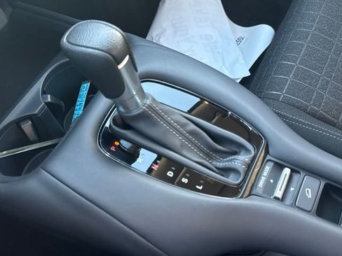 Used 2023 Honda HR-V LX image 12