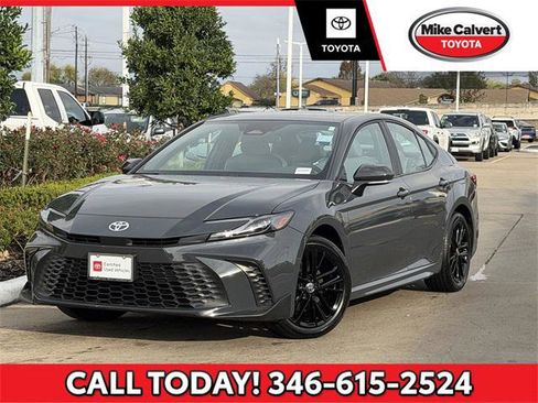 Certified 2025 Toyota Camry SE image 1