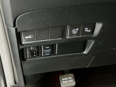 Used 2016 INFINITI QX80 Luxe w/ 22" Wheel Package image 16