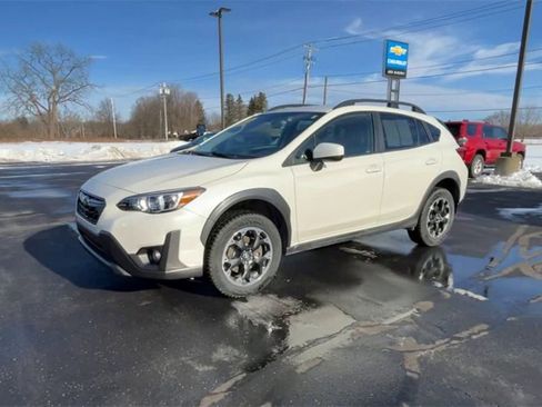 Used 2023 Subaru Crosstrek 2.0i Premium image 4