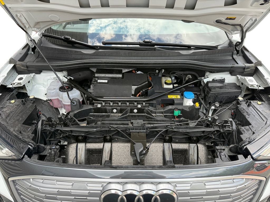 Used 2022 Audi Q4 e-tron Premium Plus w/ Premium Plus AWD/4WD image 26