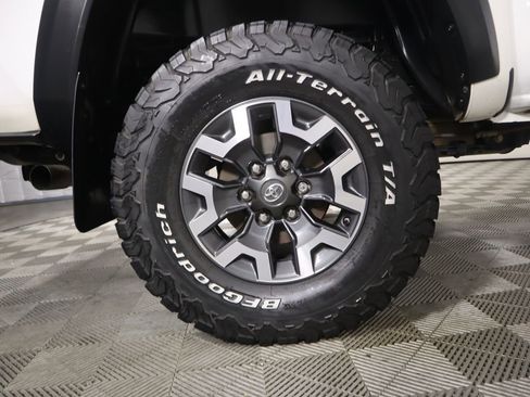 Used 2019 Toyota Tacoma TRD Off-Road image 34