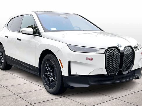 Used 2024 BMW iX xDrive50 image 2