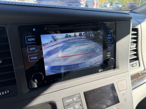 Used 2017 Toyota Sienna XLE image 20