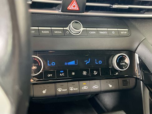 Used 2023 Hyundai Elantra SEL w/ Convenience Package FWD image 16