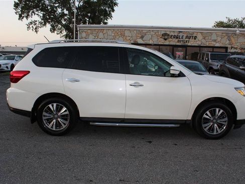 Used 2017 Nissan Pathfinder SL w/ SL Premium Package AWD/4WD image 8