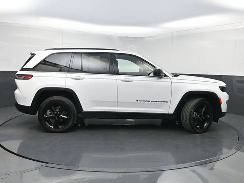 Used 2023 Jeep Grand Cherokee Altitude AWD/4WD image 45