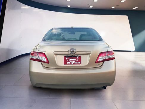 Used 2011 Toyota Camry LE image 4