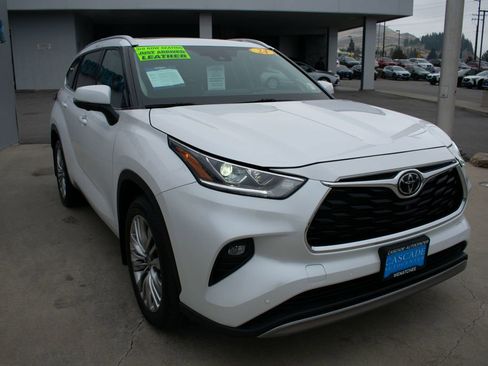 Used 2024 Toyota Highlander Limited image 13