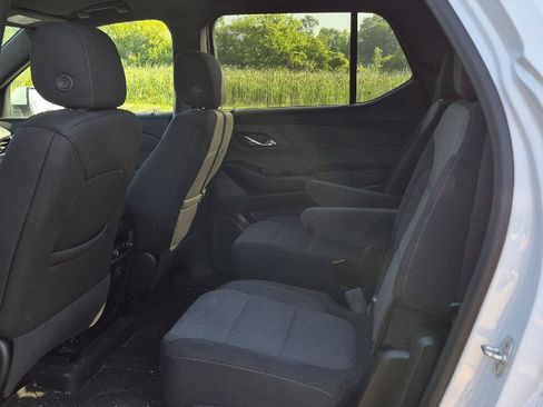 Used 2023 Chevrolet Traverse LT FWD image 7