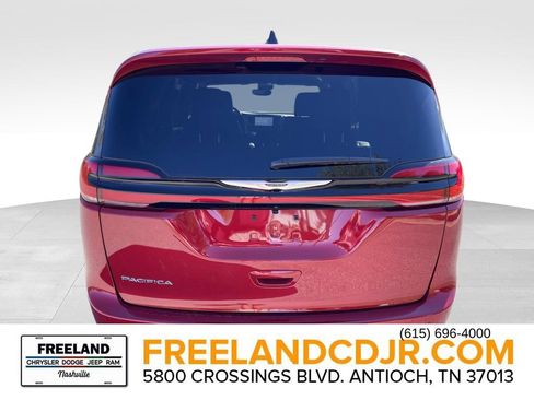 New 2026 Chrysler Pacifica Select image 4