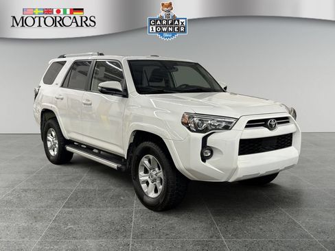 Used 2022 Toyota 4Runner SR5 Premium w/ Moonroof Package AWD/4WD image 1