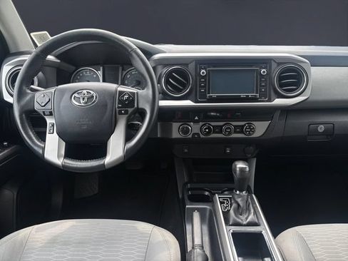 Used 2017 Toyota Tacoma SR5 w/ Tow Package AWD/4WD image 10
