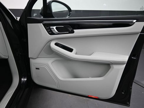 New 2025 Porsche Macan image 11
