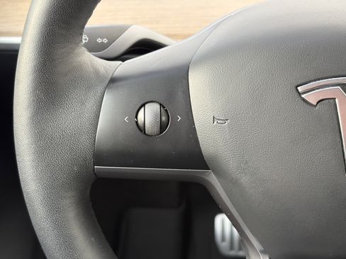 Used 2023 Tesla Model Y Performance image 16