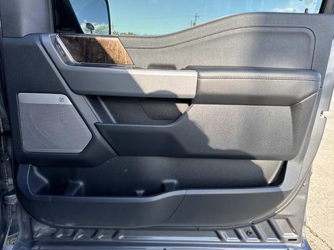 Used 2023 Ford F150 Lariat w/ Trailer Tow Package image 13