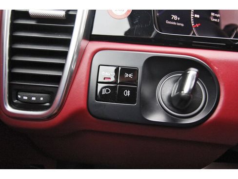 Used 2021 Porsche Cayenne AWD/4WD image 19