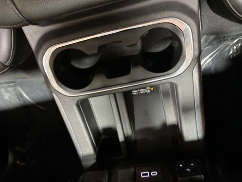 Used 2019 GMC Sierra 1500 SLT w/ SLT Premium Plus Package AWD/4WD image 29