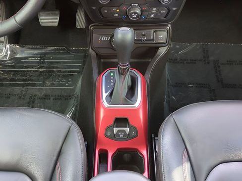 Used 2022 Jeep Renegade Trailhawk image 19