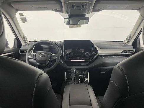 New 2026 Toyota Highlander Limited AWD/4WD image 12