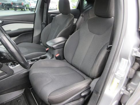 Used 2016 Dodge Dart SXT FWD image 17