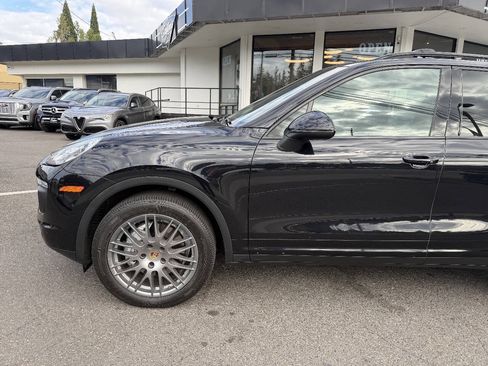 Used 2016 Porsche Cayenne S AWD/4WD image 10