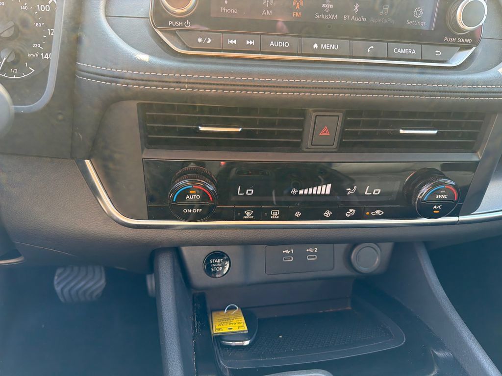 Used 2025 Nissan Rogue SV FWD image 30