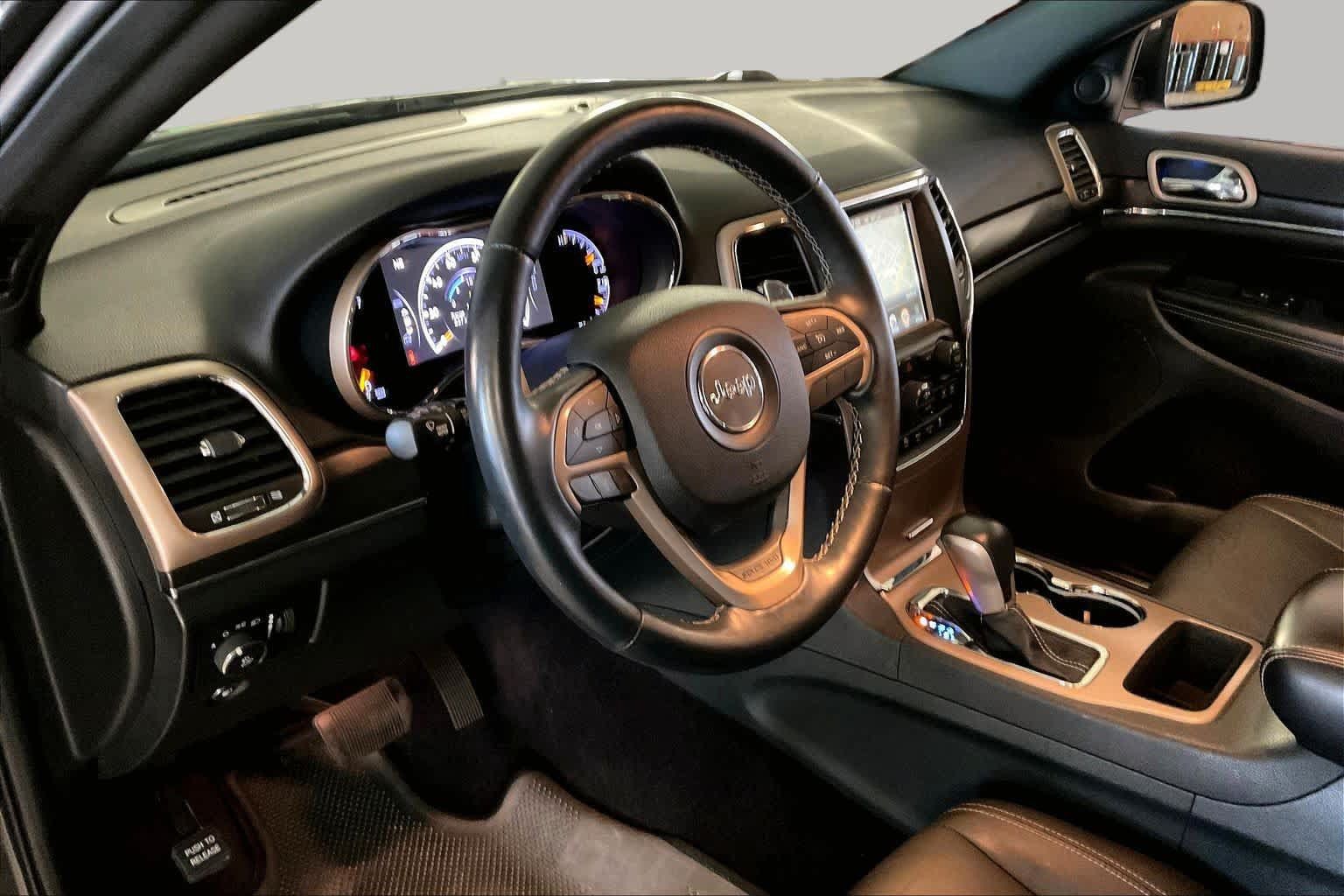 Used 2017 Jeep Grand Cherokee Limited RWD image 16