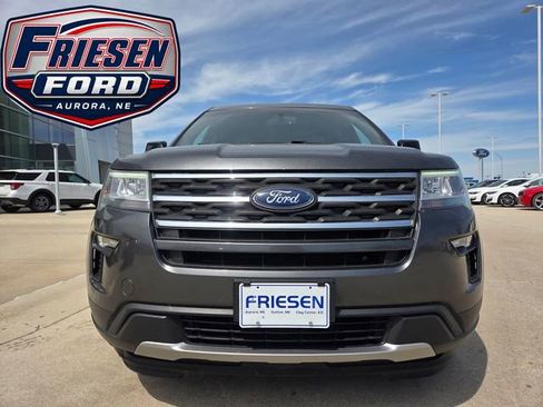 Used 2018 Ford Explorer XLT w/ Equipment Group 201A AWD/4WD image 2