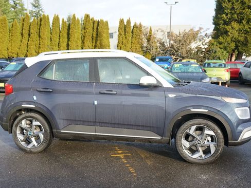 New 2025 Hyundai Venue Limited image 3
