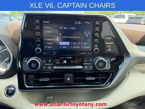Used 2022 Toyota Highlander XLE AWD/4WD image 34