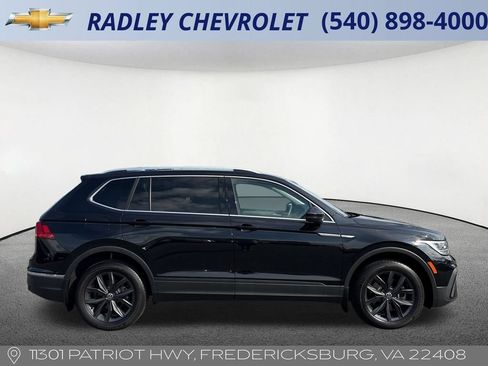 Used 2024 Volkswagen Tiguan SE w/ Panoramic Sunroof Package AWD/4WD image 28