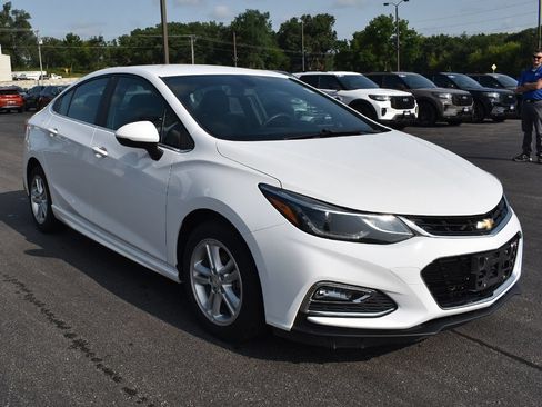 Used 2016 Chevrolet Cruze LT w/ Convenience Package FWD image 3