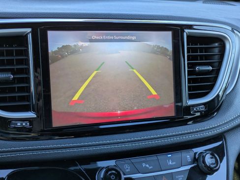 Used 2021 Chrysler Pacifica Touring-L w/ Uconnect Theater Family Group image 22