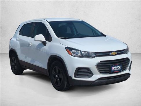 Used 2020 Chevrolet Trax LS w/ LPO, Protection Package FWD image 3