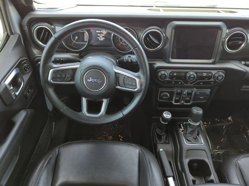 Used 2022 Jeep Wrangler Unlimited Sahara AWD/4WD image 14