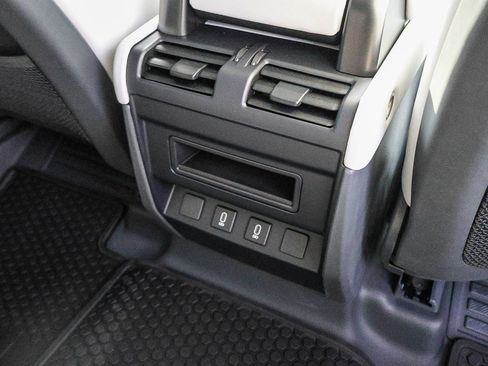 New 2026 Land Rover Defender 110 X-Dynamic SE image 22