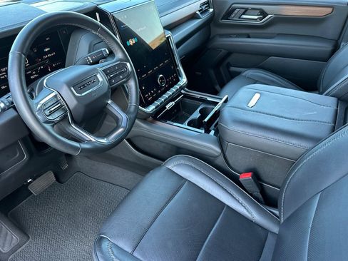 Used 2025 GMC Yukon XL Denali AWD/4WD image 10