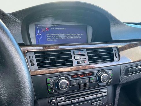 Used 2009 BMW 335i Convertible image 10