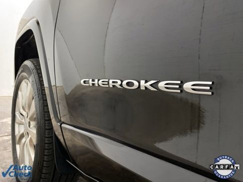Used 2017 Jeep Cherokee Overland w/ Technology Group image 90