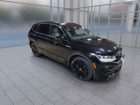 Used 2022 Volkswagen Tiguan SE R-Line AWD/4WD image 2
