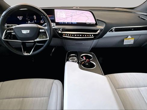 Used 2025 Cadillac Lyriq Luxury RWD image 16