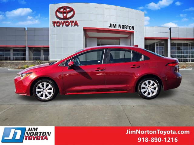 Used 2025 Toyota Corolla LE FWD image 4