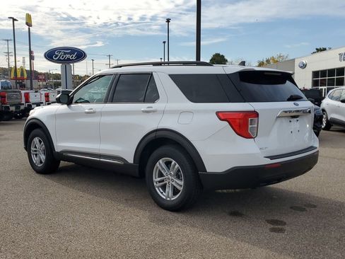 Used 2022 Ford Explorer XLT image 4