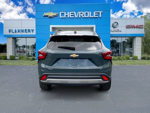 Used 2025 Chevrolet Trax LT FWD image 4