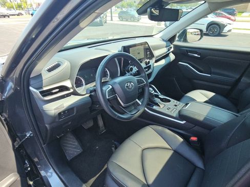 Certified 2025 Toyota Highlander XLE AWD/4WD image 25