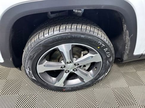 Used 2023 Jeep Grand Cherokee 4WD 4xe w/ Luxury Tech Group II image 10